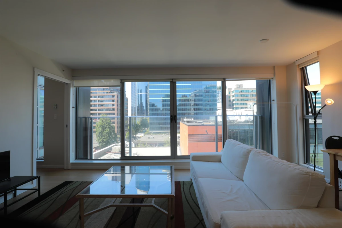 Kitchen Photo of 908 999 Seymour Street, Vancouver, BC