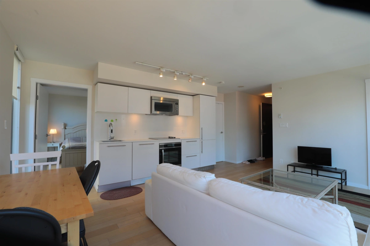 Walk-In Closet Photo of 908 999 Seymour Street, Vancouver, BC