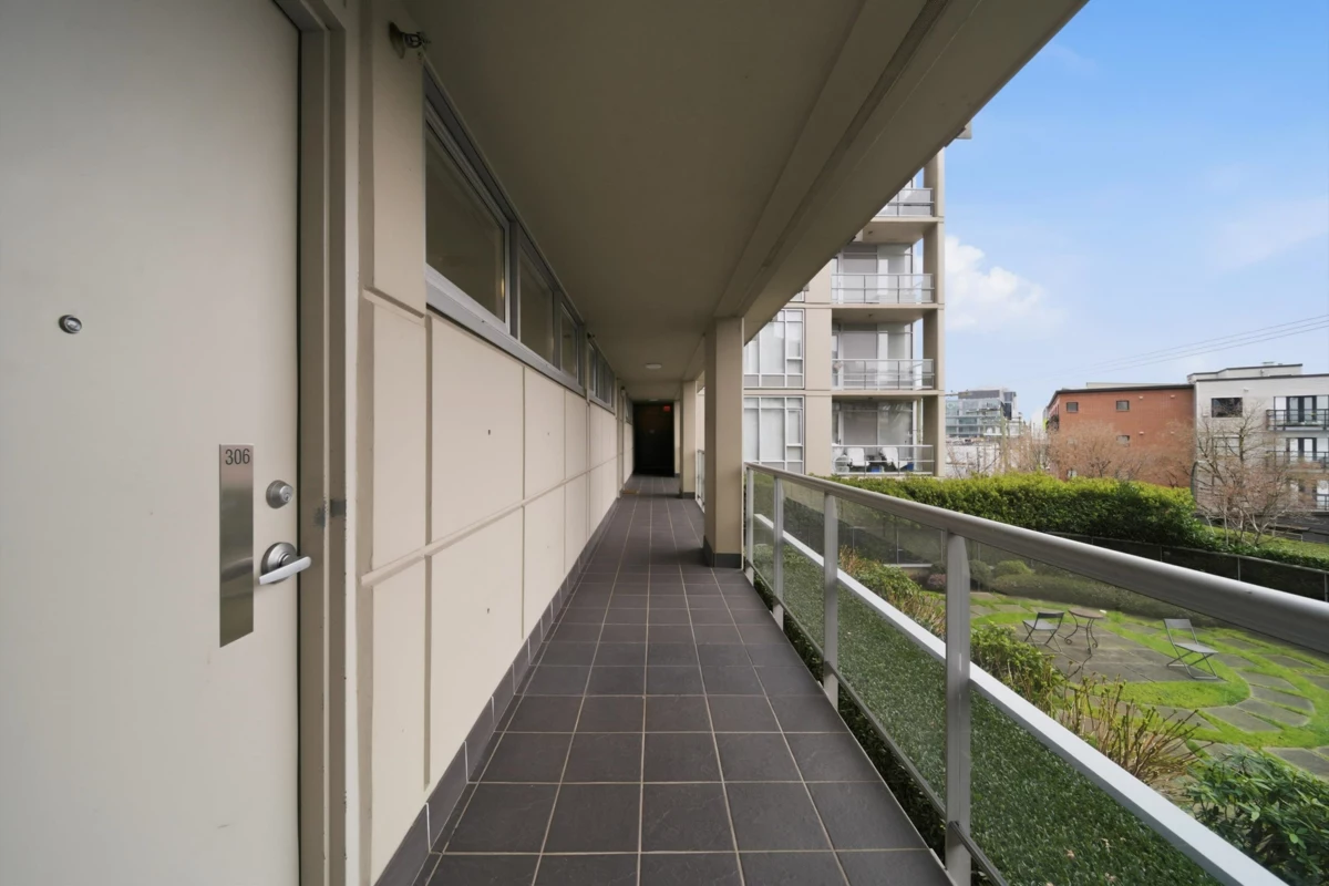 Basement Recreation Room Photo of 306 2055 Yukon Street, Vancouver, BC