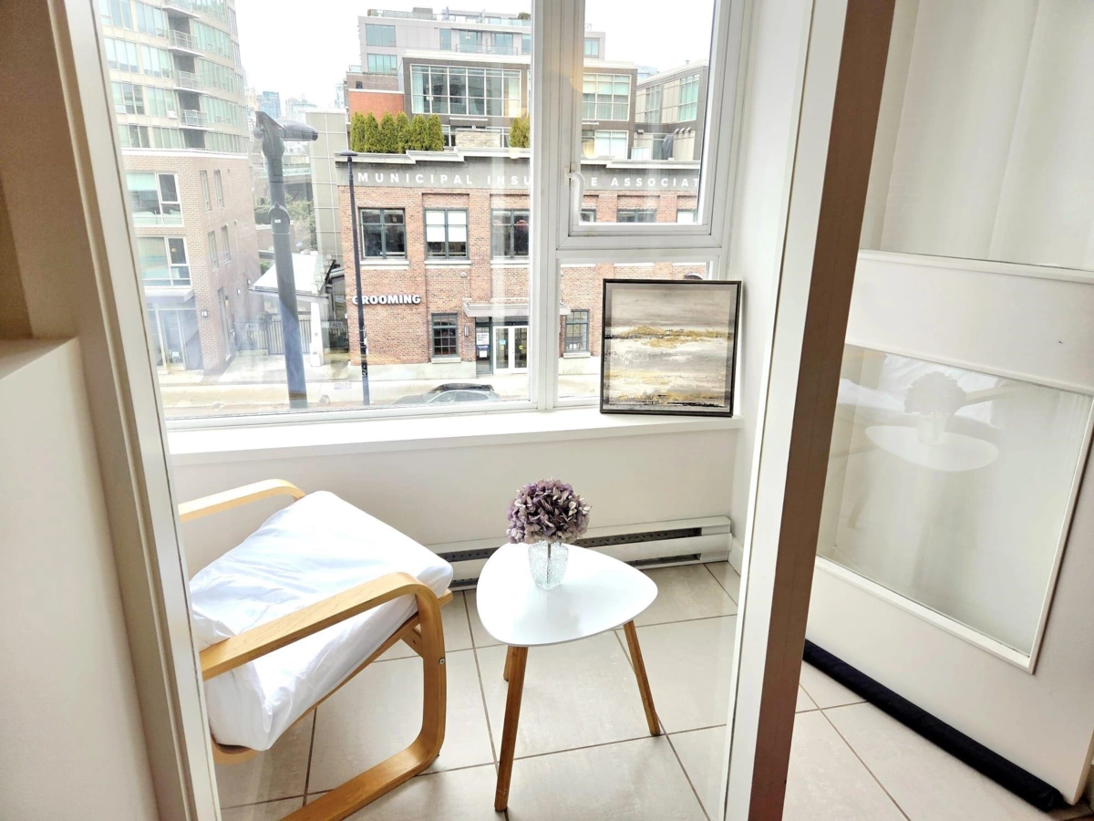 Dining Area Photo of 306 2055 Yukon Street, Vancouver, BC