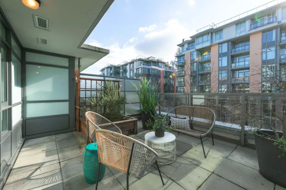 Hot Tub / Spa Photo of 374 2080 W Broadway, Vancouver, BC