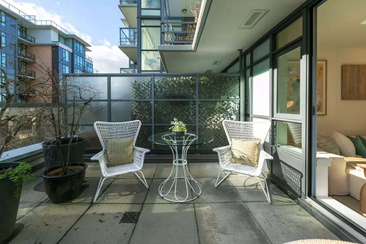 Swimming Pool Photo of 374 2080 W Broadway, Vancouver, BC