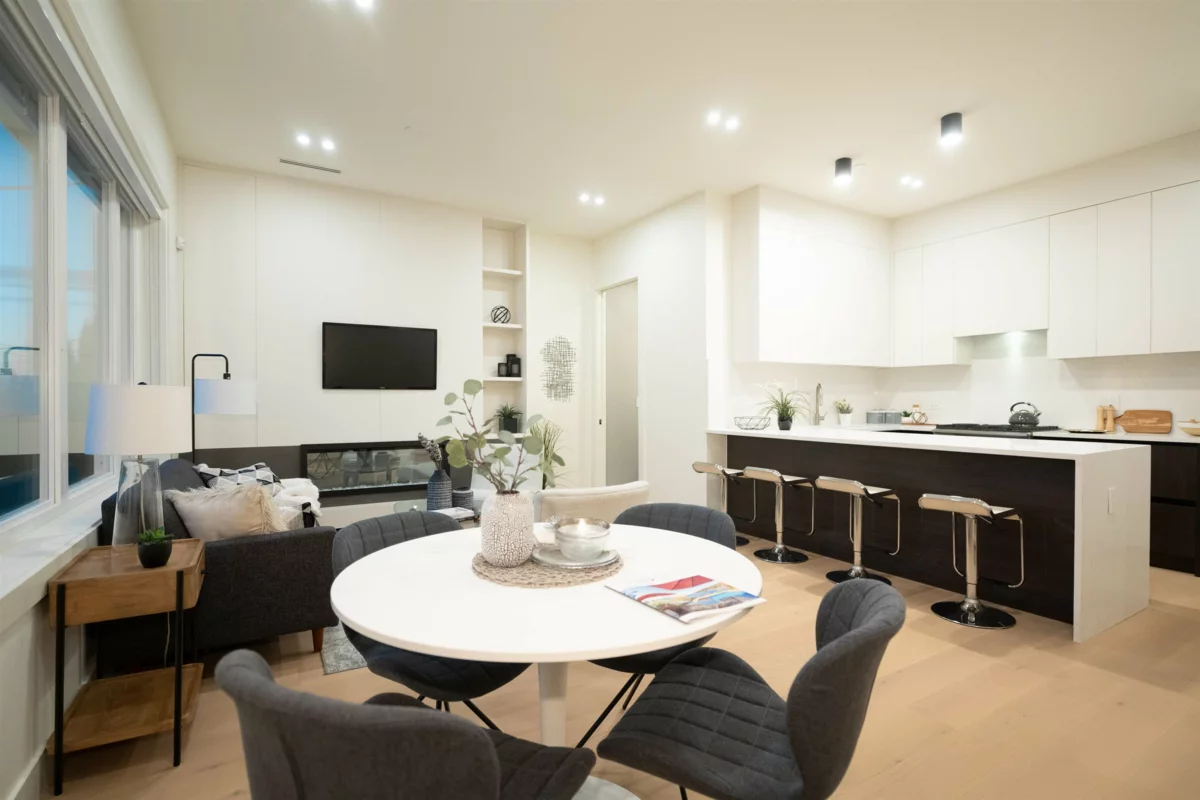 Dining Area Photo of 1 773 E 61st Avenue, Vancouver, BC