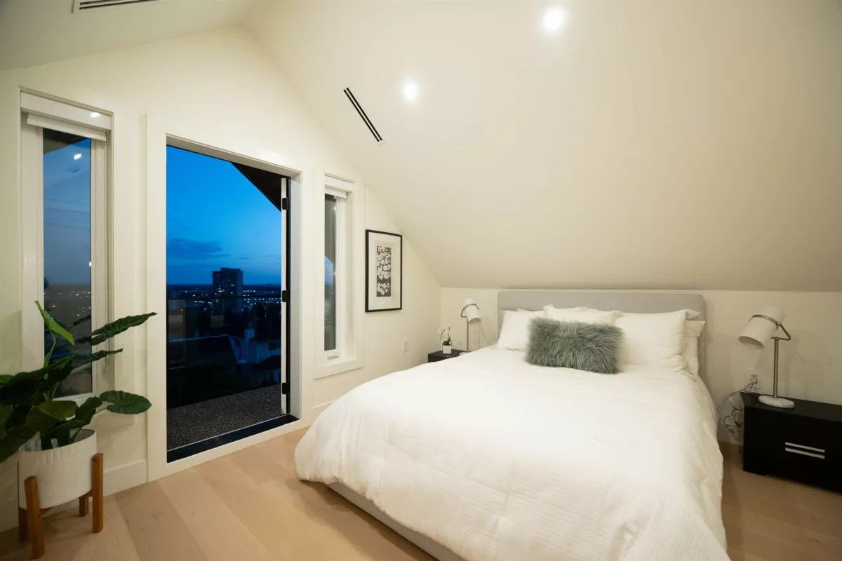 Kitchen Island Photo of 1 773 E 61st Avenue, Vancouver, BC
