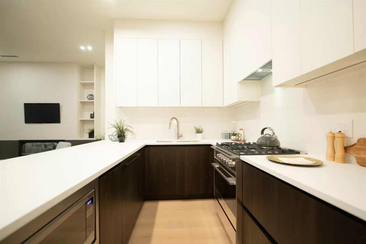 Living Room Photo of 1 773 E 61st Avenue, Vancouver, BC