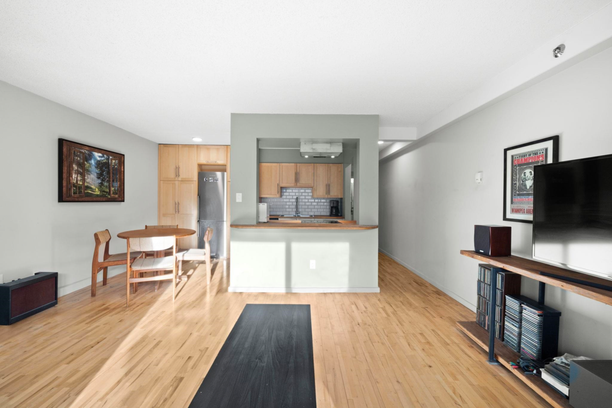 Dining Area Photo of 104 1549 Kitchener Street, Vancouver, BC