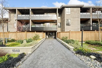 Entry Foyer Photo of 104 1549 Kitchener Street, Vancouver, BC