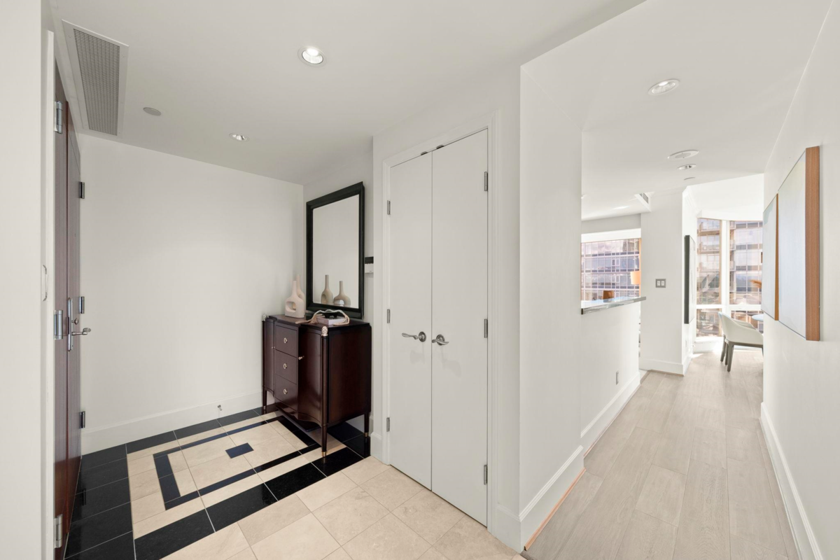 Backyard Photo of 1503 323 Jervis Street, Vancouver, BC