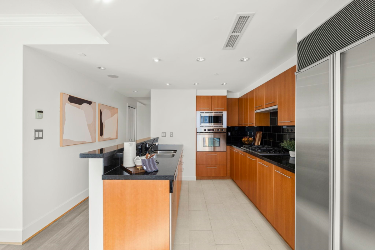 Breakfast Nook Photo of 1503 323 Jervis Street, Vancouver, BC