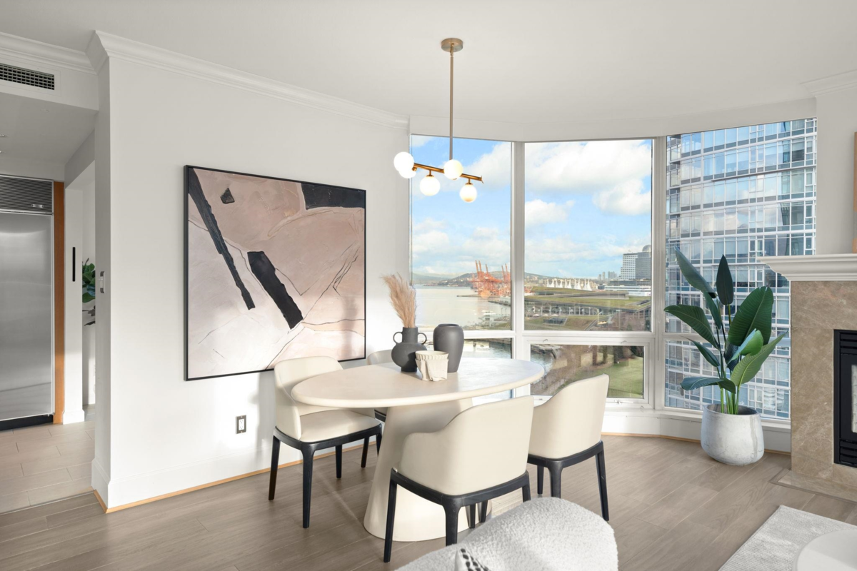 Dining Area Photo of 1503 323 Jervis Street, Vancouver, BC