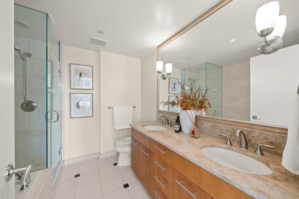 Garage Interior Photo of 1503 323 Jervis Street, Vancouver, BC