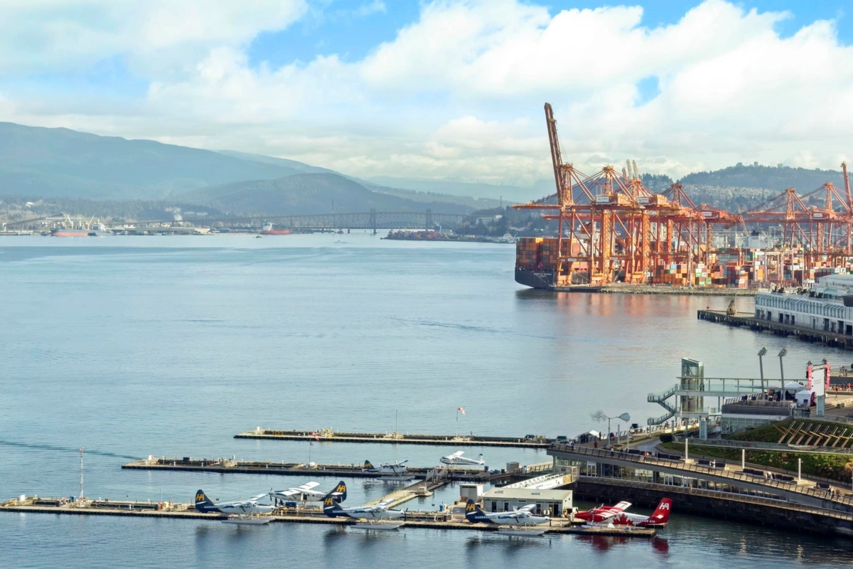 Walk-In Closet Photo of 1503 323 Jervis Street, Vancouver, BC