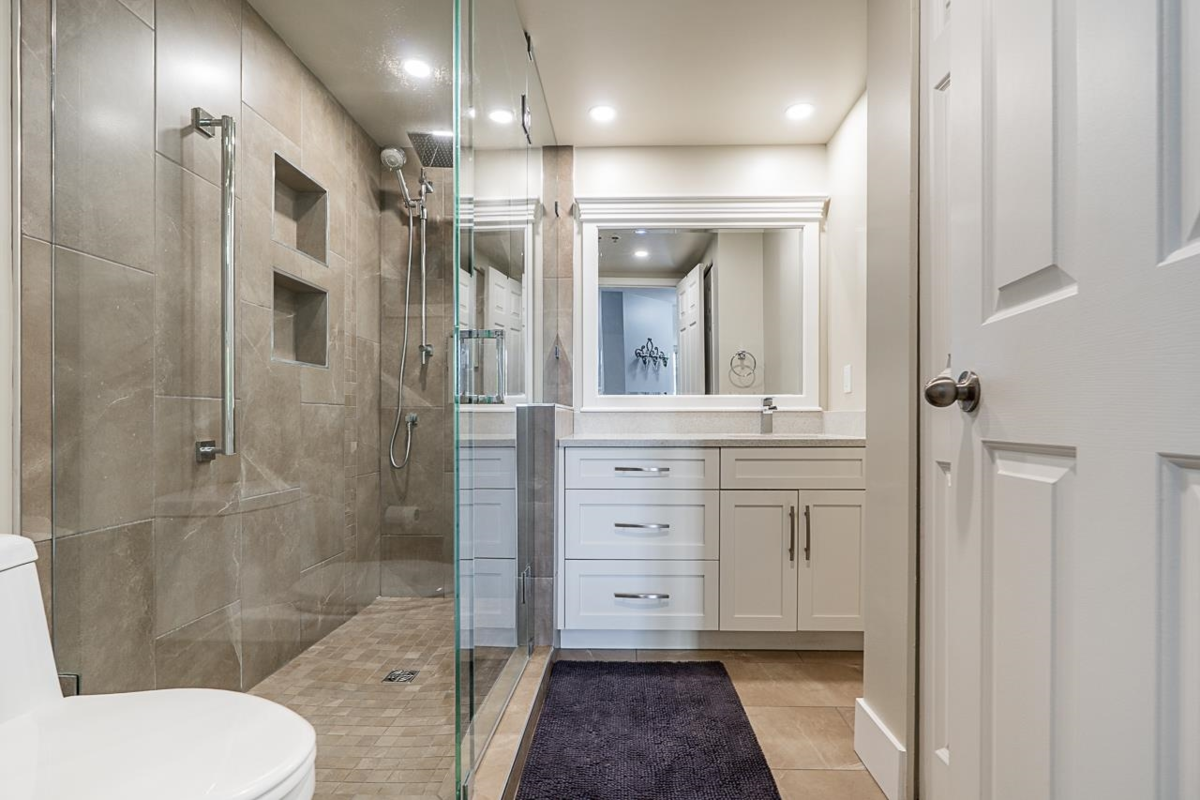 Hallway Photo of 402 728 Farrow Street, Coquitlam, BC