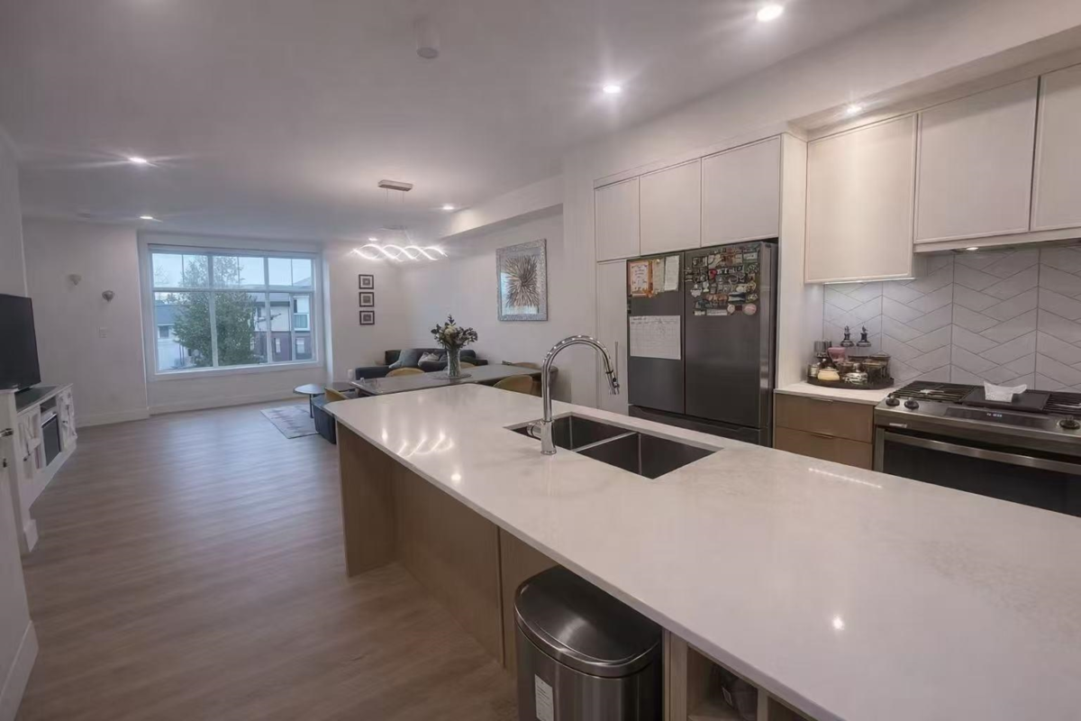 Kitchen Island Photo of 7 2350 165 Street, Surrey, BC