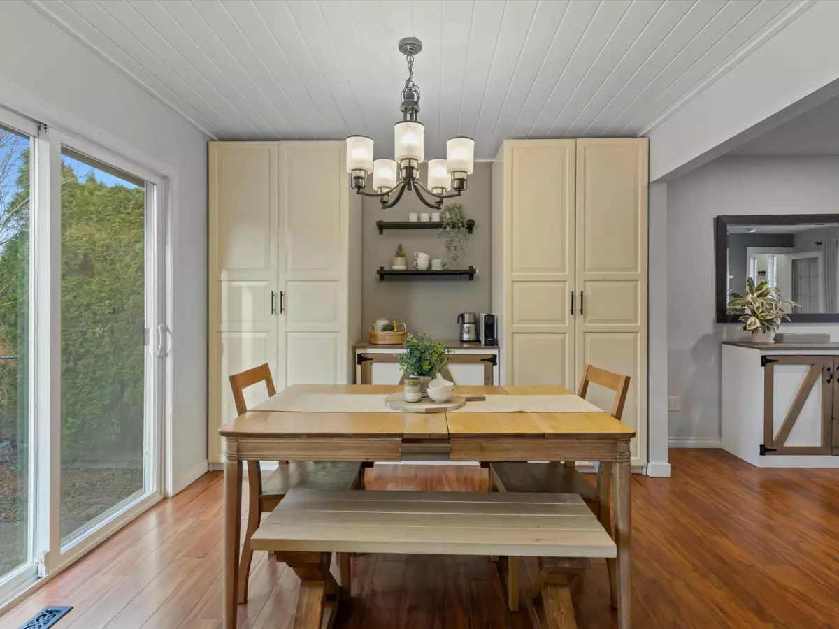 Breakfast Nook Photo of 6909 Fraser Drive, Agassiz, BC