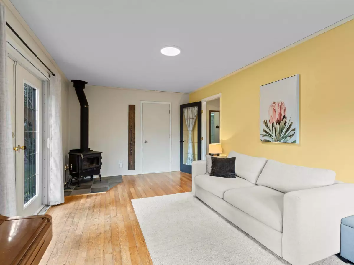 Entry Foyer Photo of 6909 Fraser Drive, Agassiz, BC