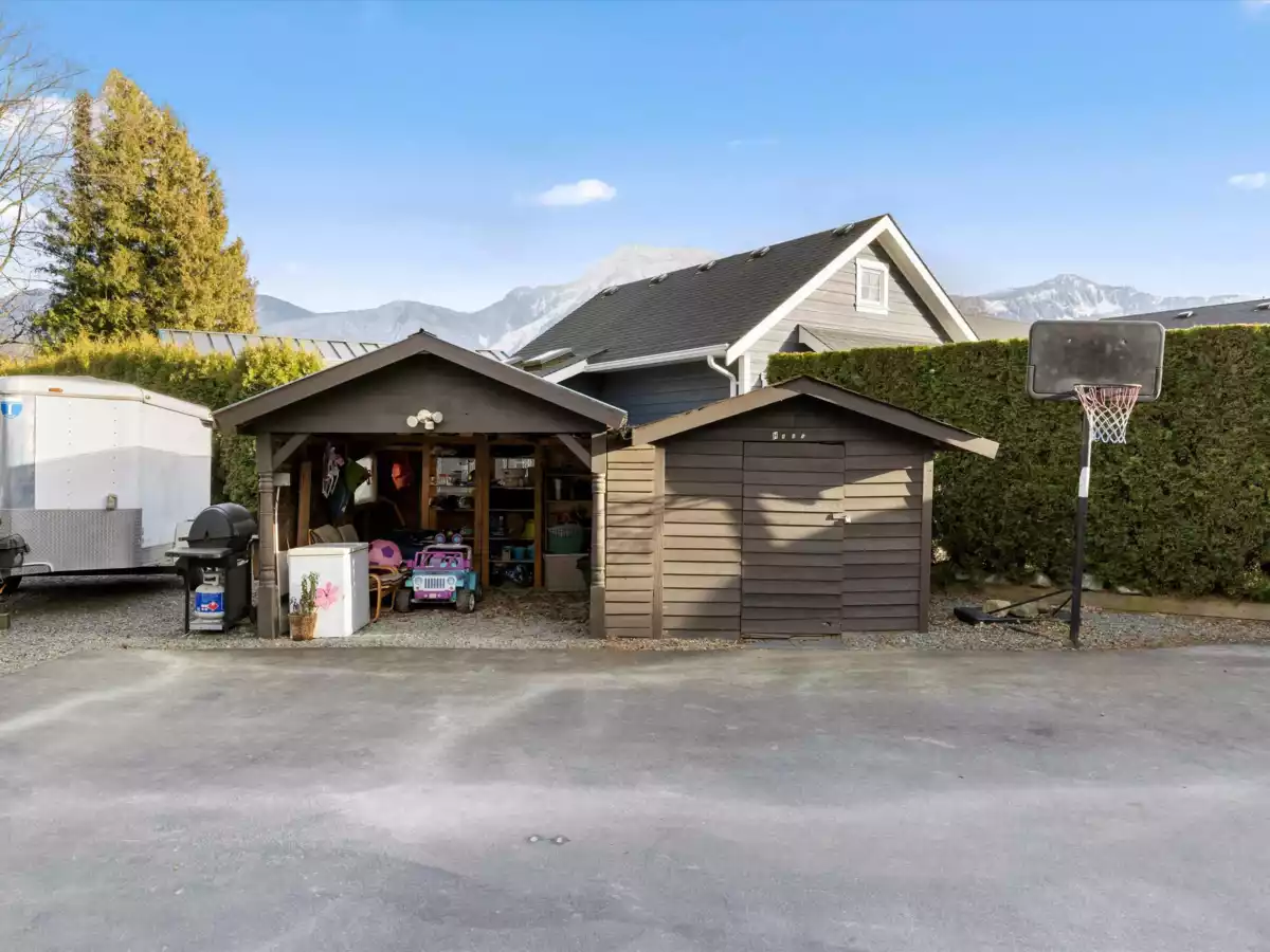Front Yard Photo of 6909 Fraser Drive, Agassiz, BC