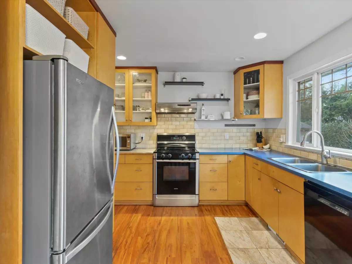 Primary Bathroom Photo of 6909 Fraser Drive, Agassiz, BC
