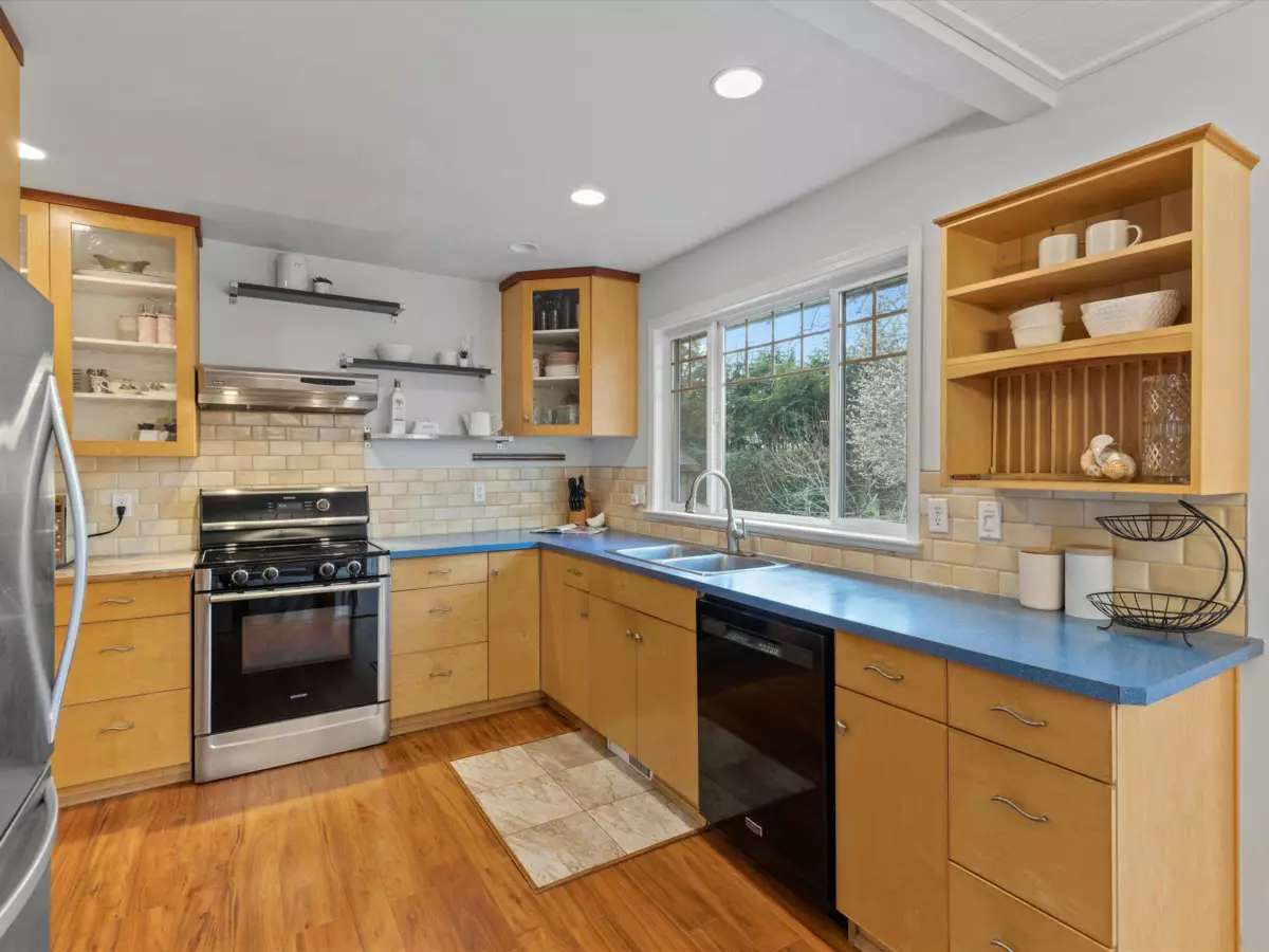 Primary Bedroom Photo of 6909 Fraser Drive, Agassiz, BC