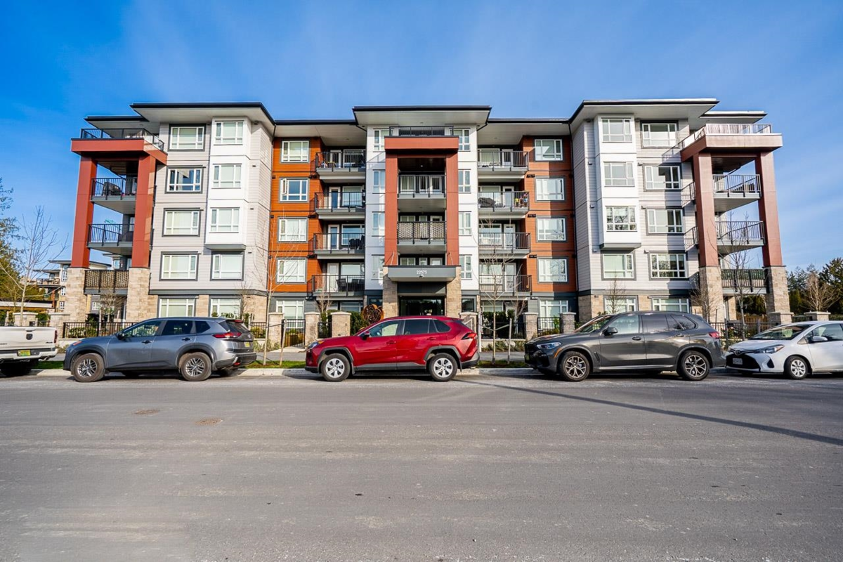Front Yard Photo of 105 22575 Brown Avenue, Maple Ridge, BC