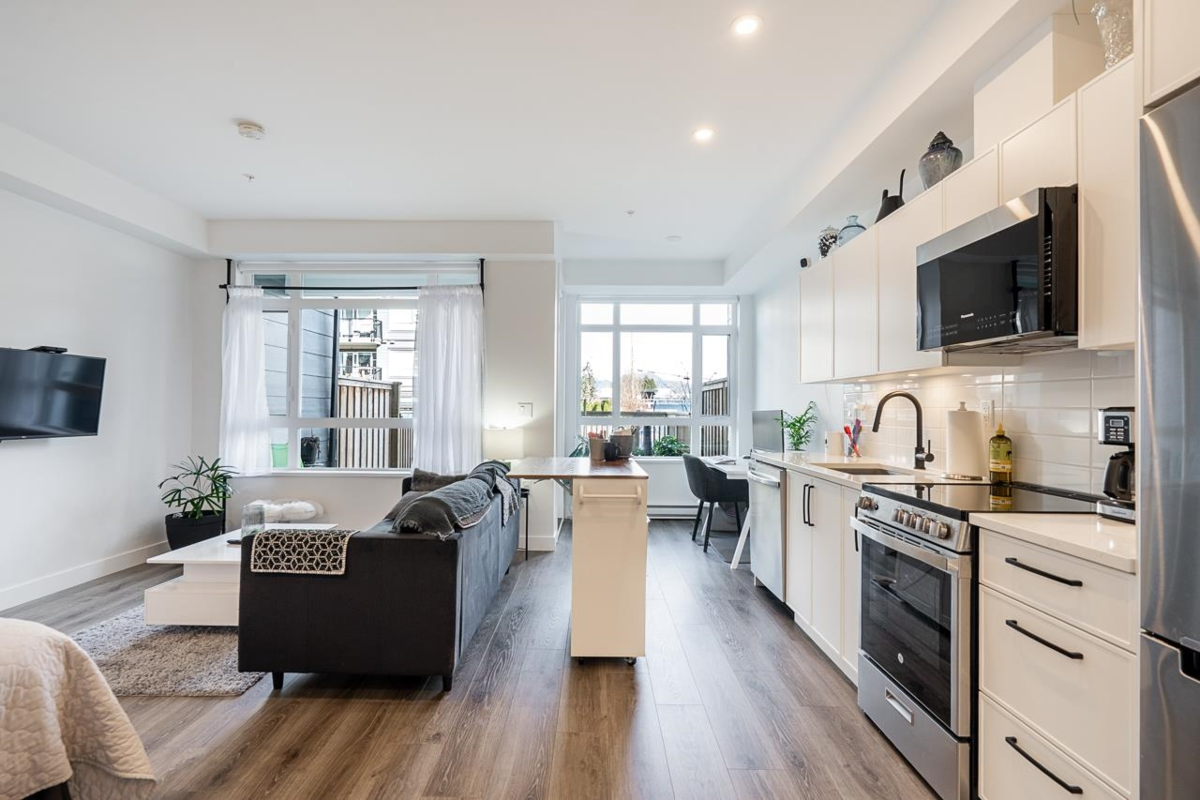 Kitchen Photo of 105 22575 Brown Avenue, Maple Ridge, BC