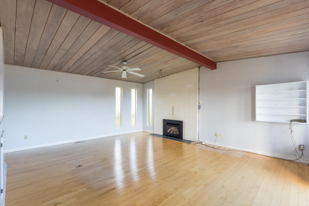 Kitchen Island Photo of 494 Sargent Road, Gibsons, BC