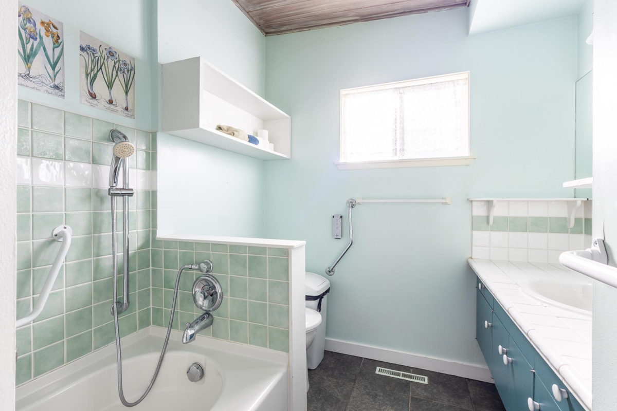 Powder Room Photo of 494 Sargent Road, Gibsons, BC