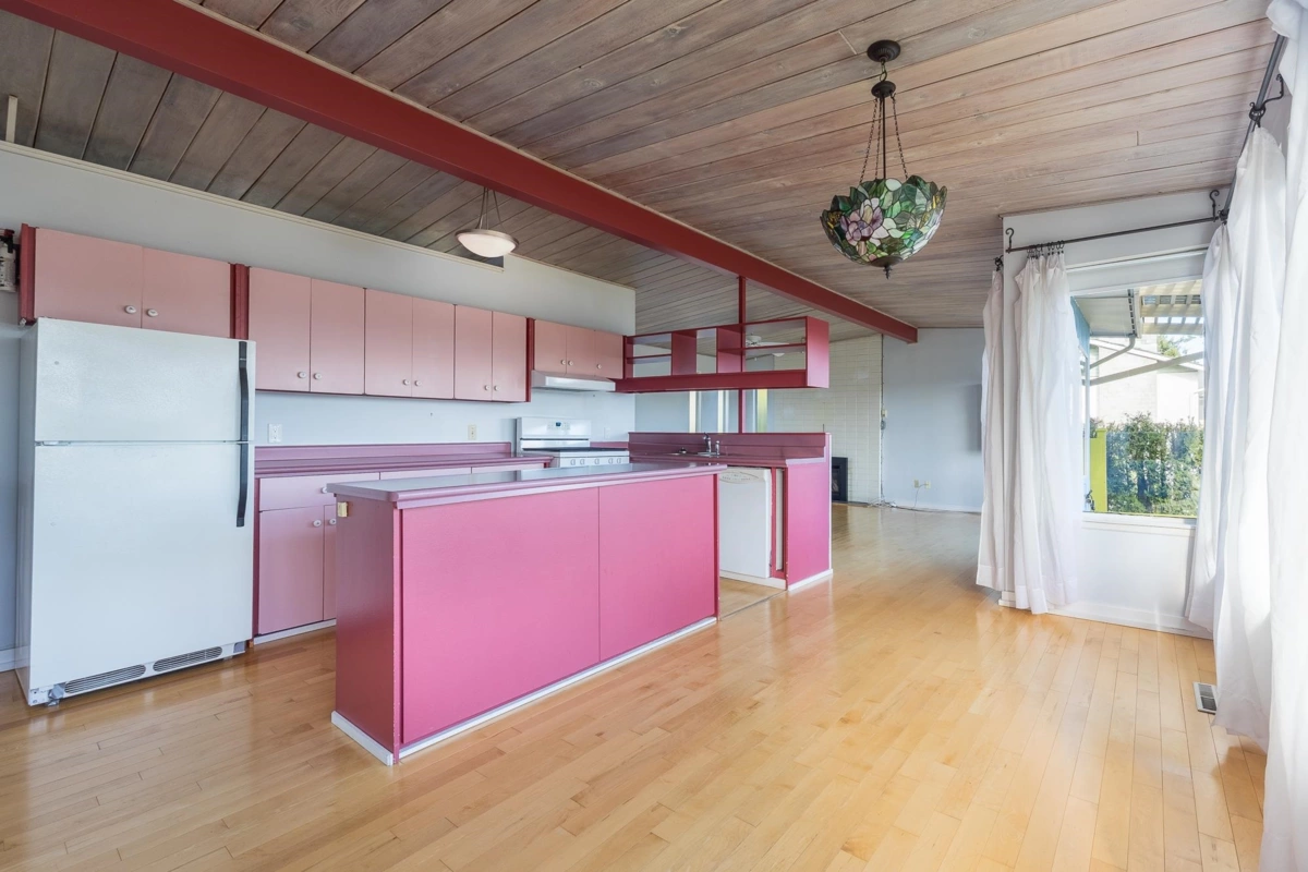 Walk-In Closet Photo of 494 Sargent Road, Gibsons, BC