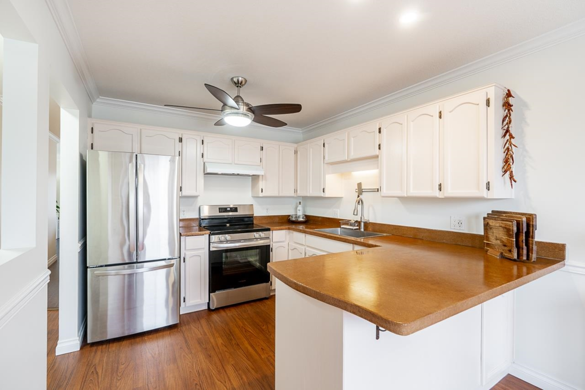 Guest Bathroom Photo of 30 3380 Gladwin Road, Abbotsford, BC