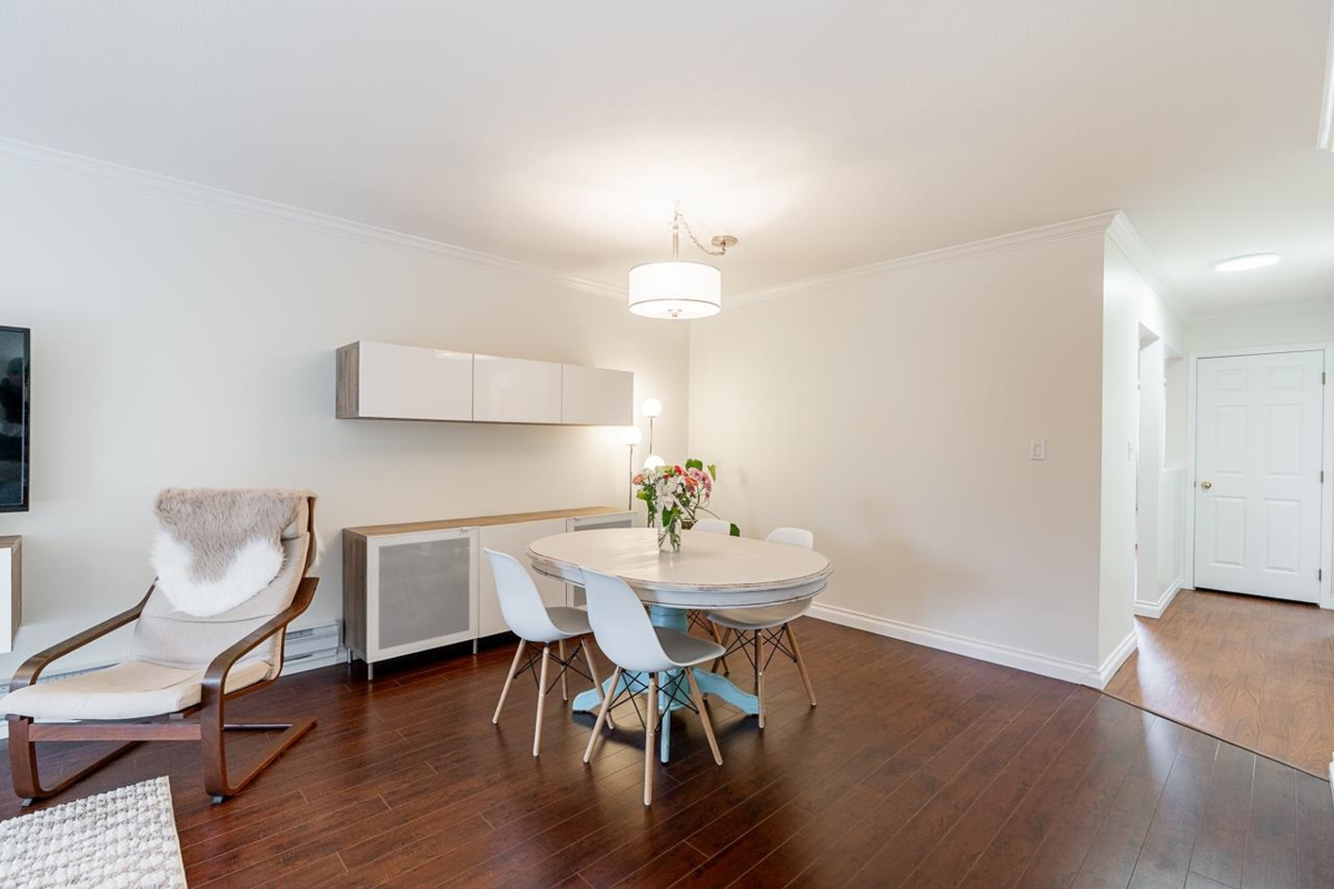 Kitchen Island Photo of 30 3380 Gladwin Road, Abbotsford, BC