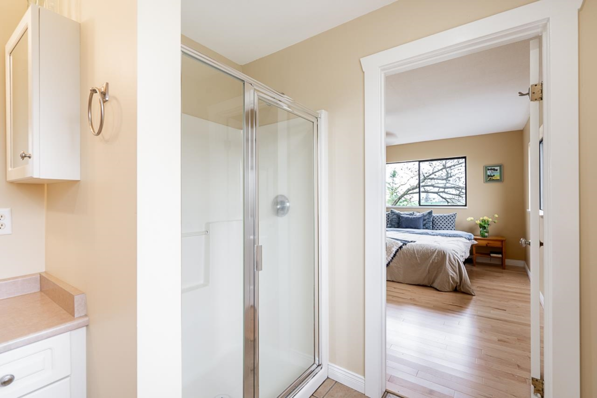 Basement Recreation Room Photo of 40575 No. 4 Road, Abbotsford, BC