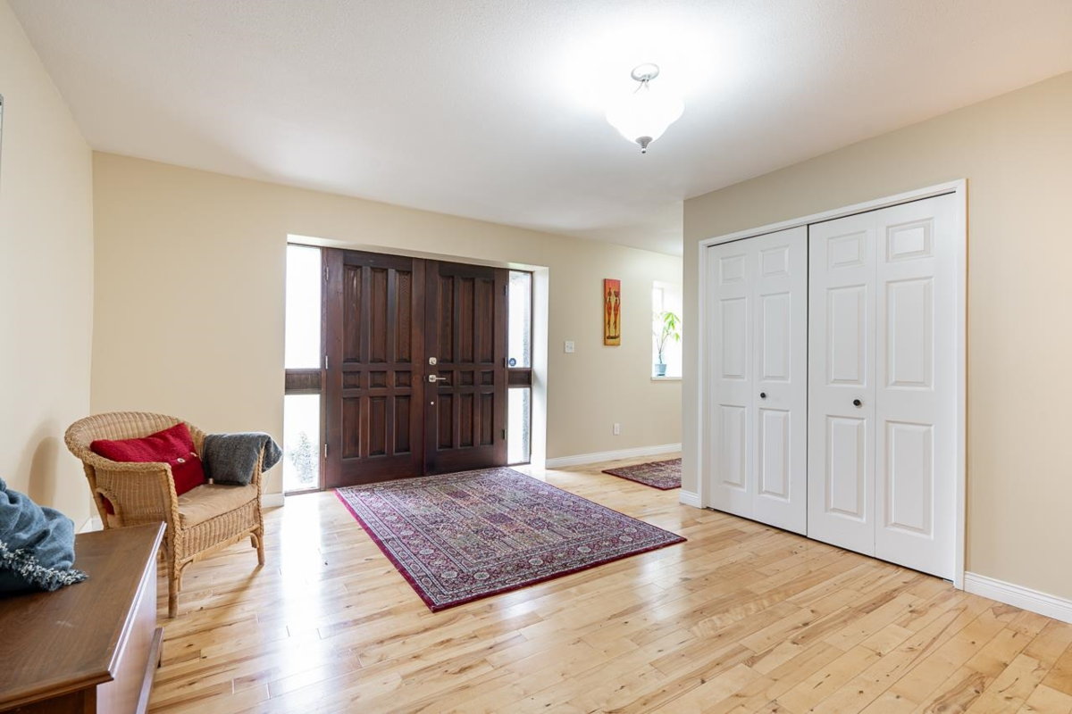 Dining Area Photo of 40575 No. 4 Road, Abbotsford, BC