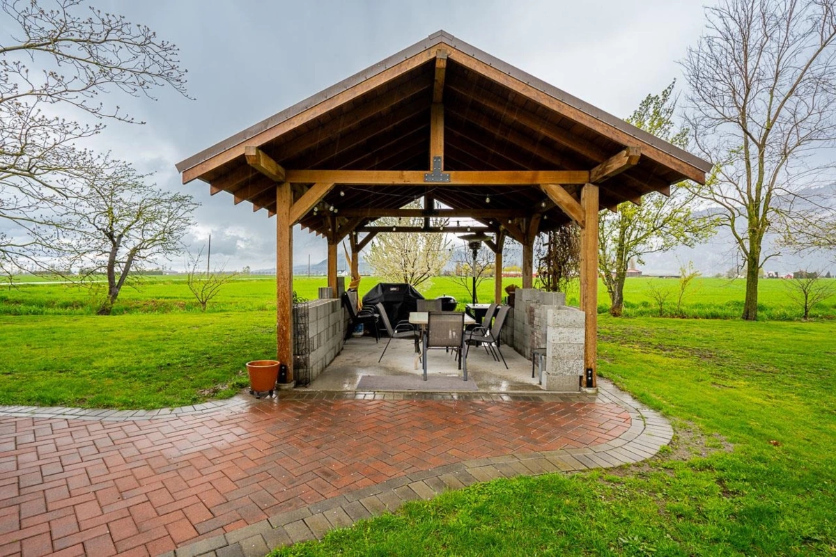 Front Yard Photo of 40575 No. 4 Road, Abbotsford, BC