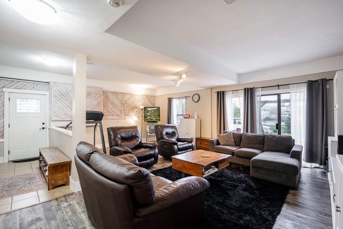 Guest Bathroom Photo of 40575 No. 4 Road, Abbotsford, BC