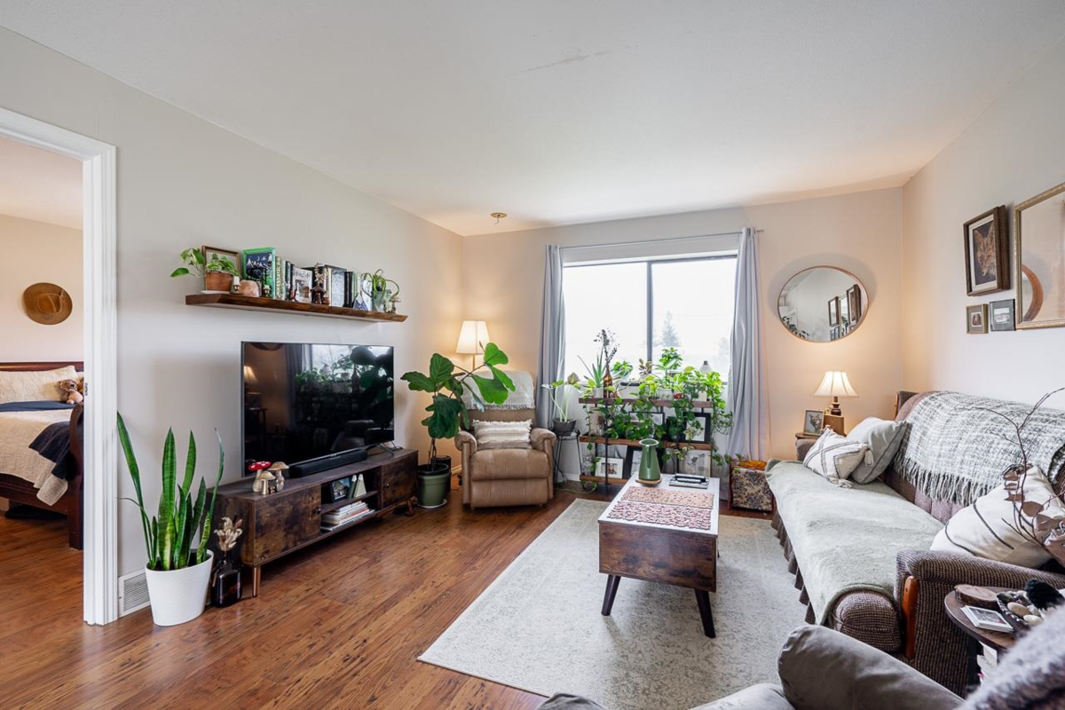 Hallway Photo of 40575 No. 4 Road, Abbotsford, BC