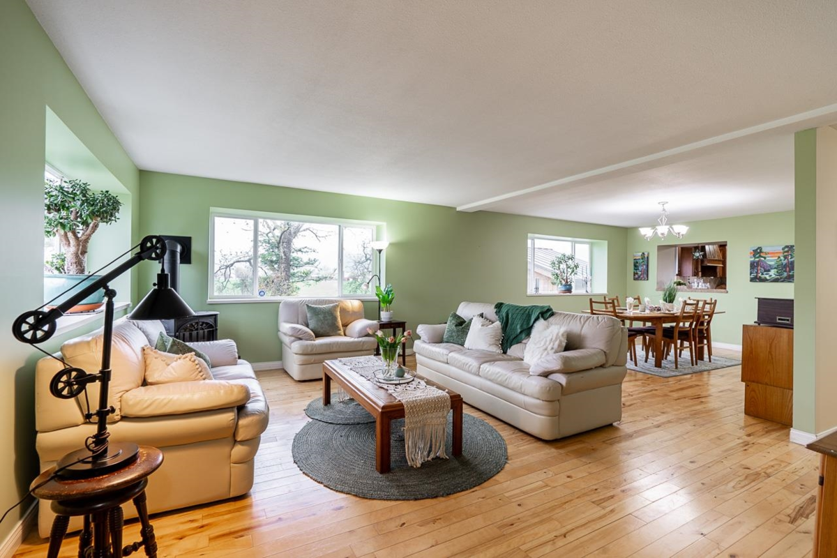 Kitchen Photo of 40575 No. 4 Road, Abbotsford, BC