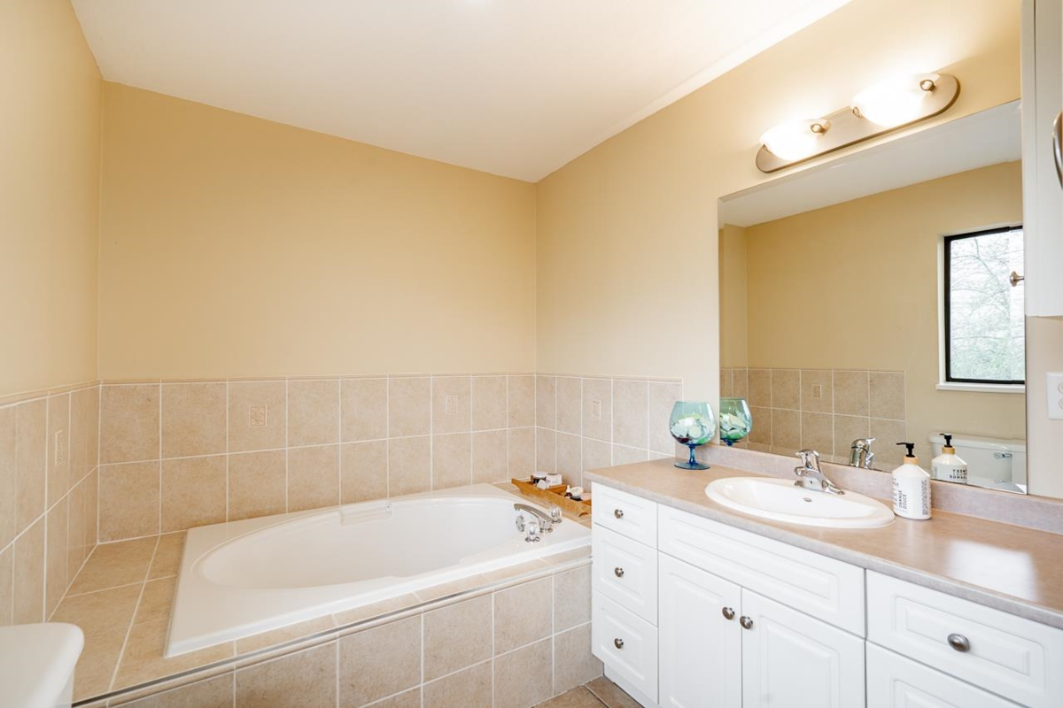 Loft / Bonus Room Photo of 40575 No. 4 Road, Abbotsford, BC