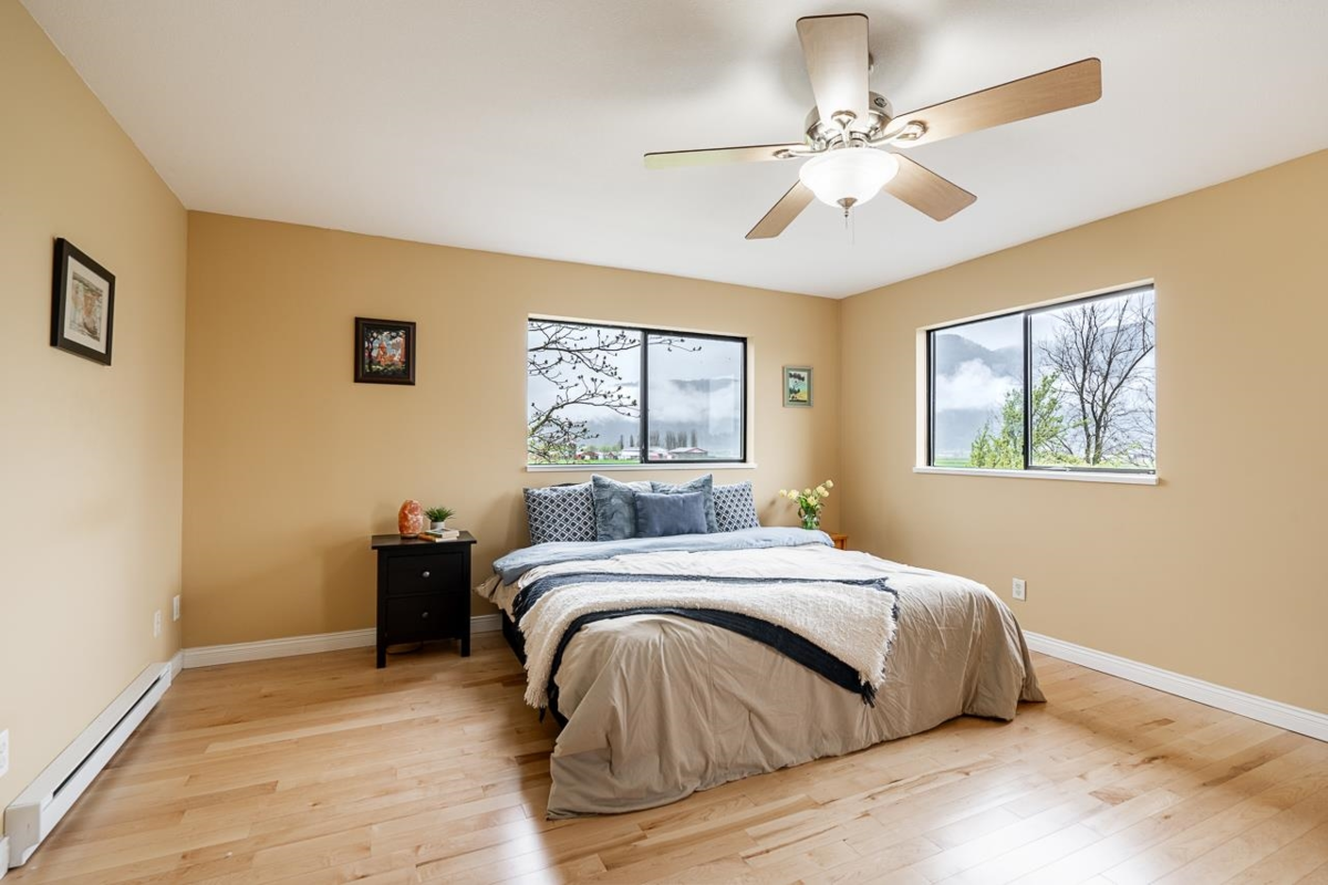 Powder Room Photo of 40575 No. 4 Road, Abbotsford, BC