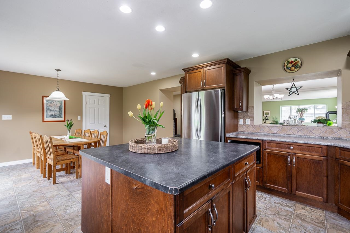 Primary Bathroom Photo of 40575 No. 4 Road, Abbotsford, BC