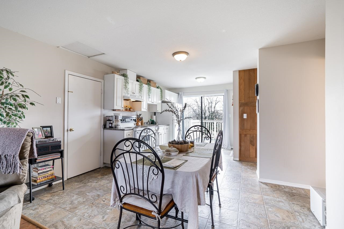 Staircase Photo of 40575 No. 4 Road, Abbotsford, BC