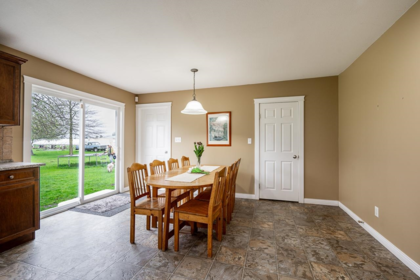 Walk-In Closet Photo of 40575 No. 4 Road, Abbotsford, BC