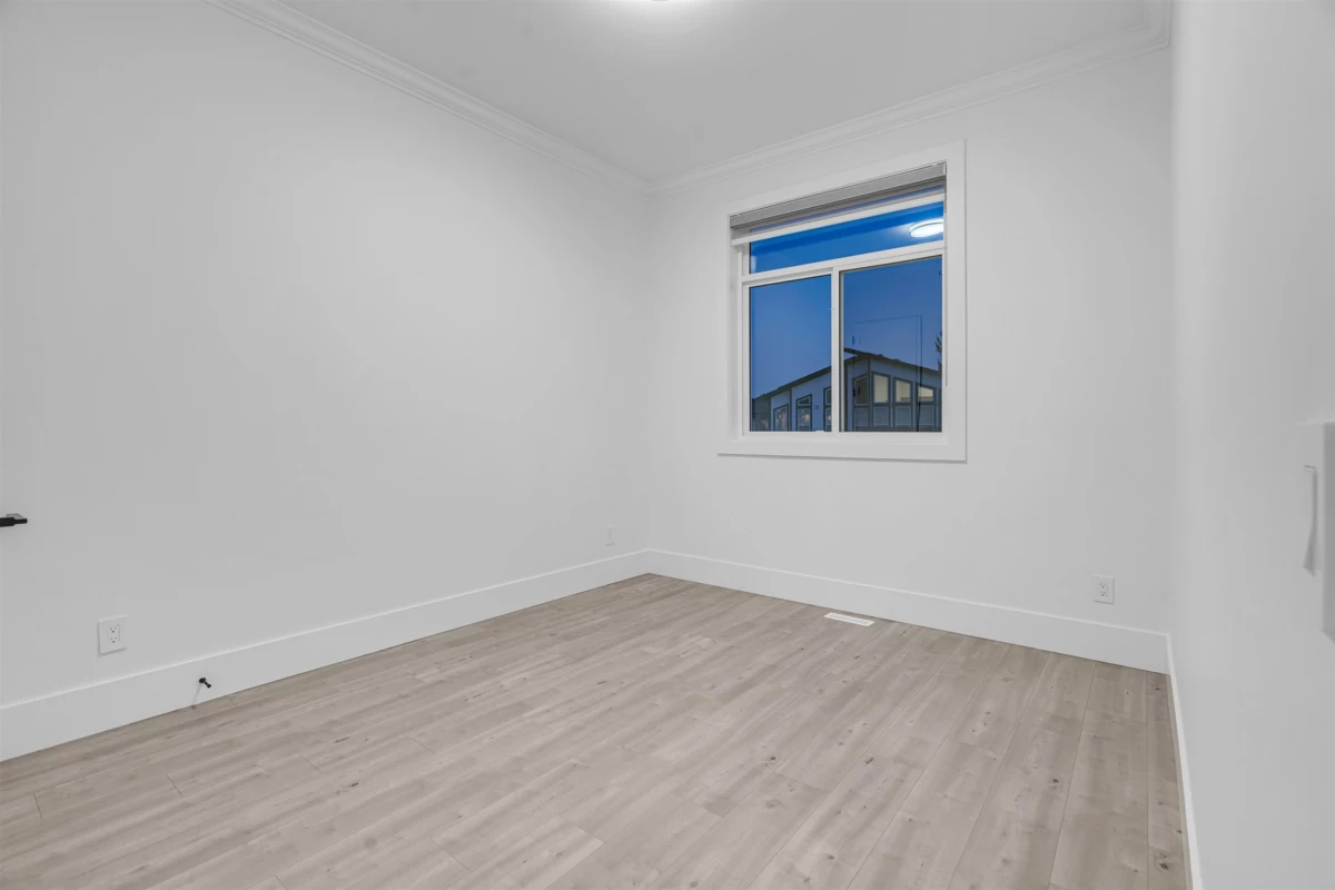 Guest Bathroom Photo of 32689 Carter Avenue, Mission, BC