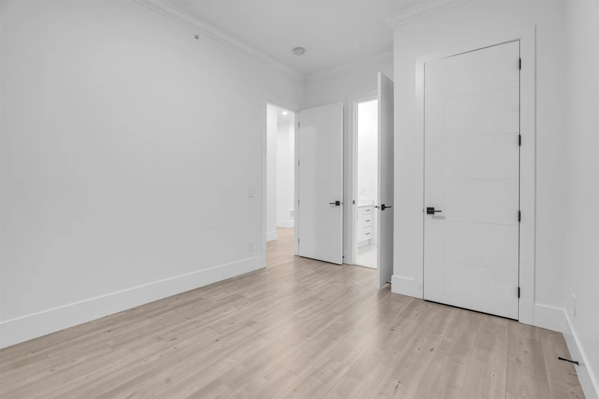 Powder Room Photo of 32689 Carter Avenue, Mission, BC