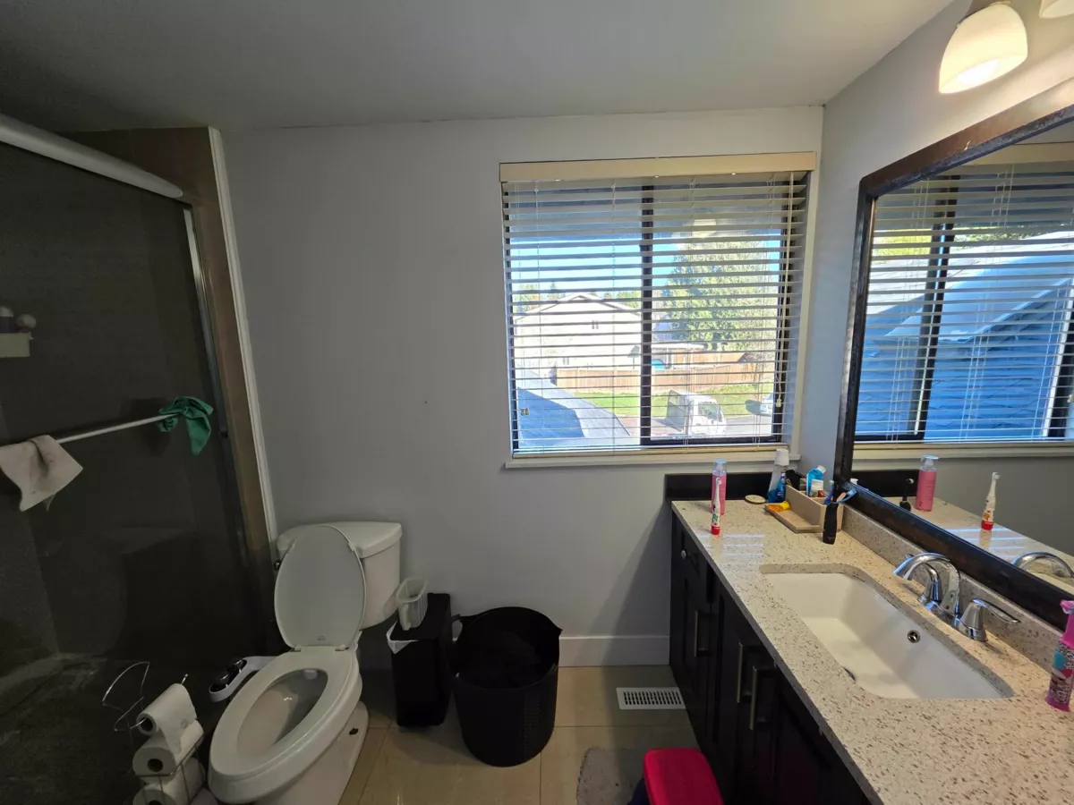 Powder Room Photo of 6524 133a Street, Surrey, BC