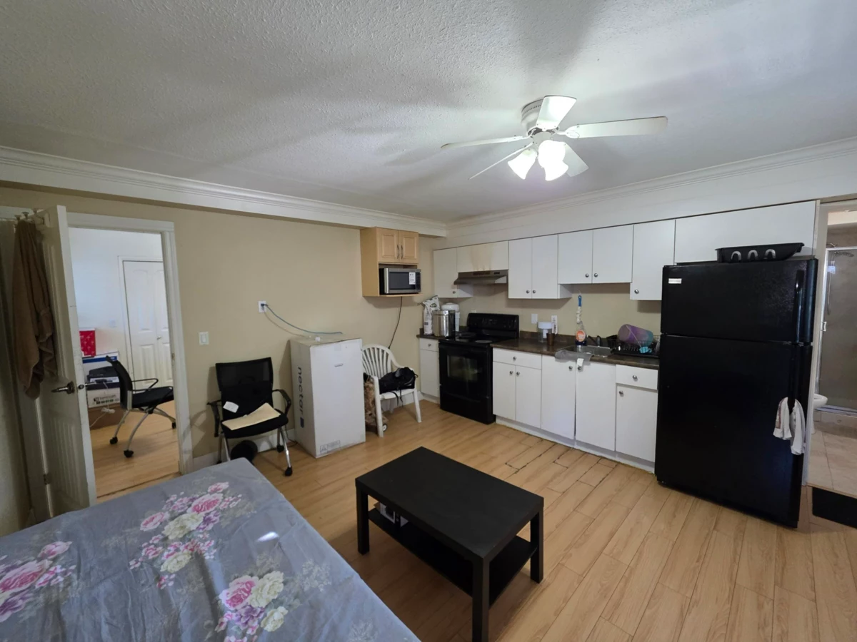 Walk-In Closet Photo of 6524 133a Street, Surrey, BC