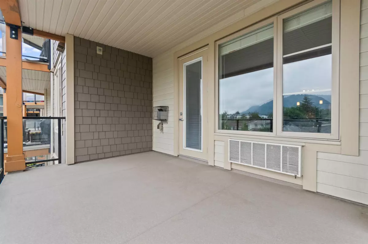 Front Yard Photo of 301 45750 Keith Wilson Road, Chilliwack, BC