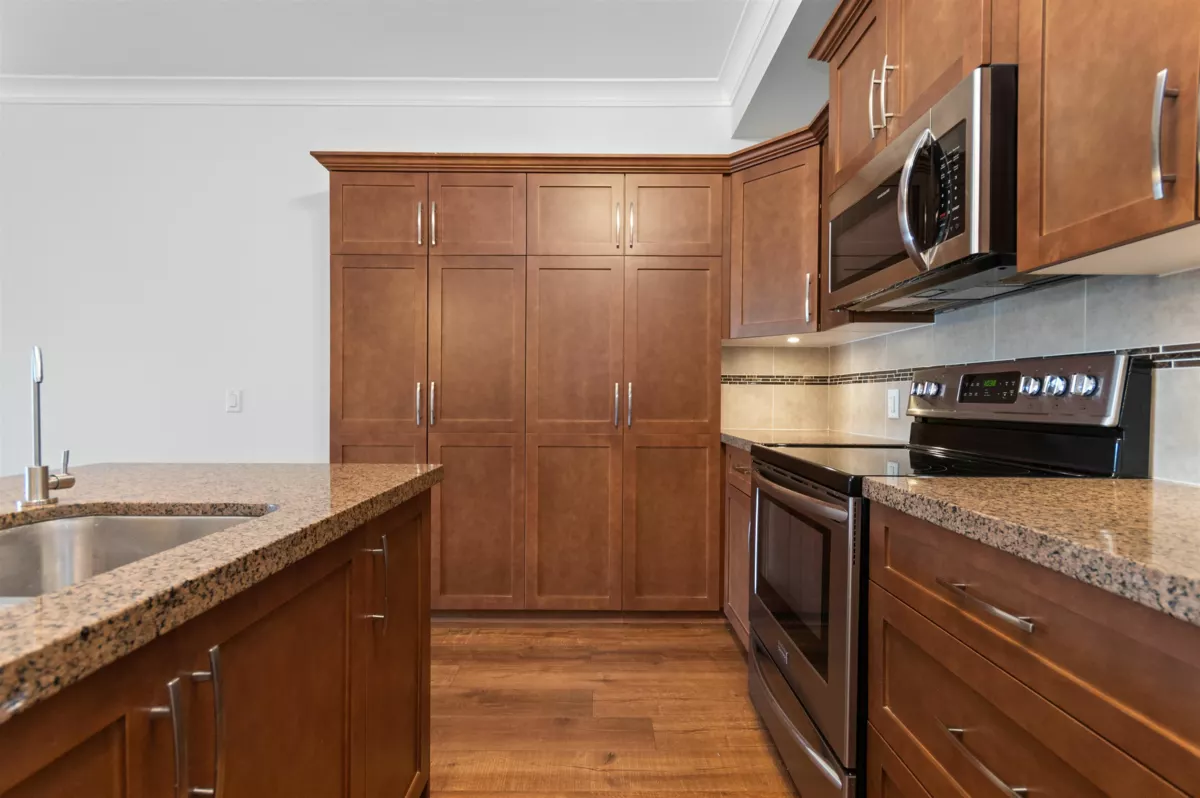 Kitchen Island Photo of 301 45750 Keith Wilson Road, Chilliwack, BC