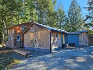 Guest Bathroom Photo of 3070 Midnight Way, Squamish, BC