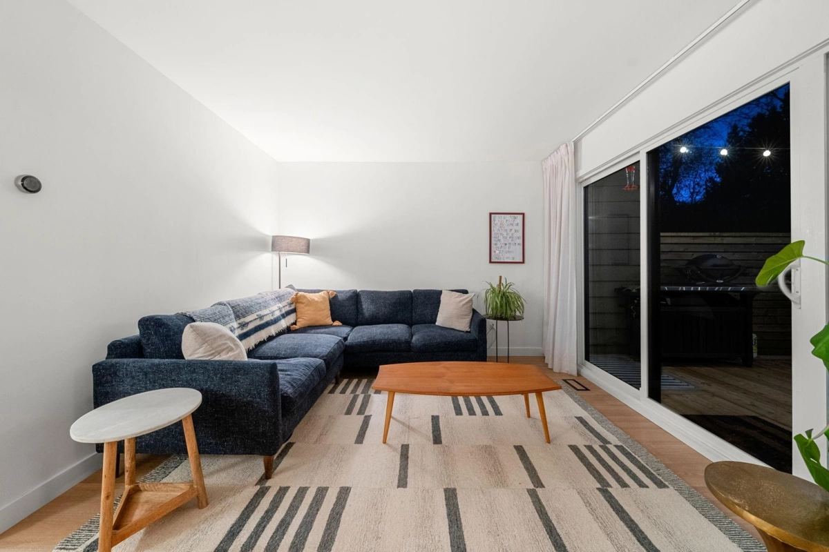 Breakfast Nook Photo of 34 1910 Cedar Village Crescent, North Vancouver, BC