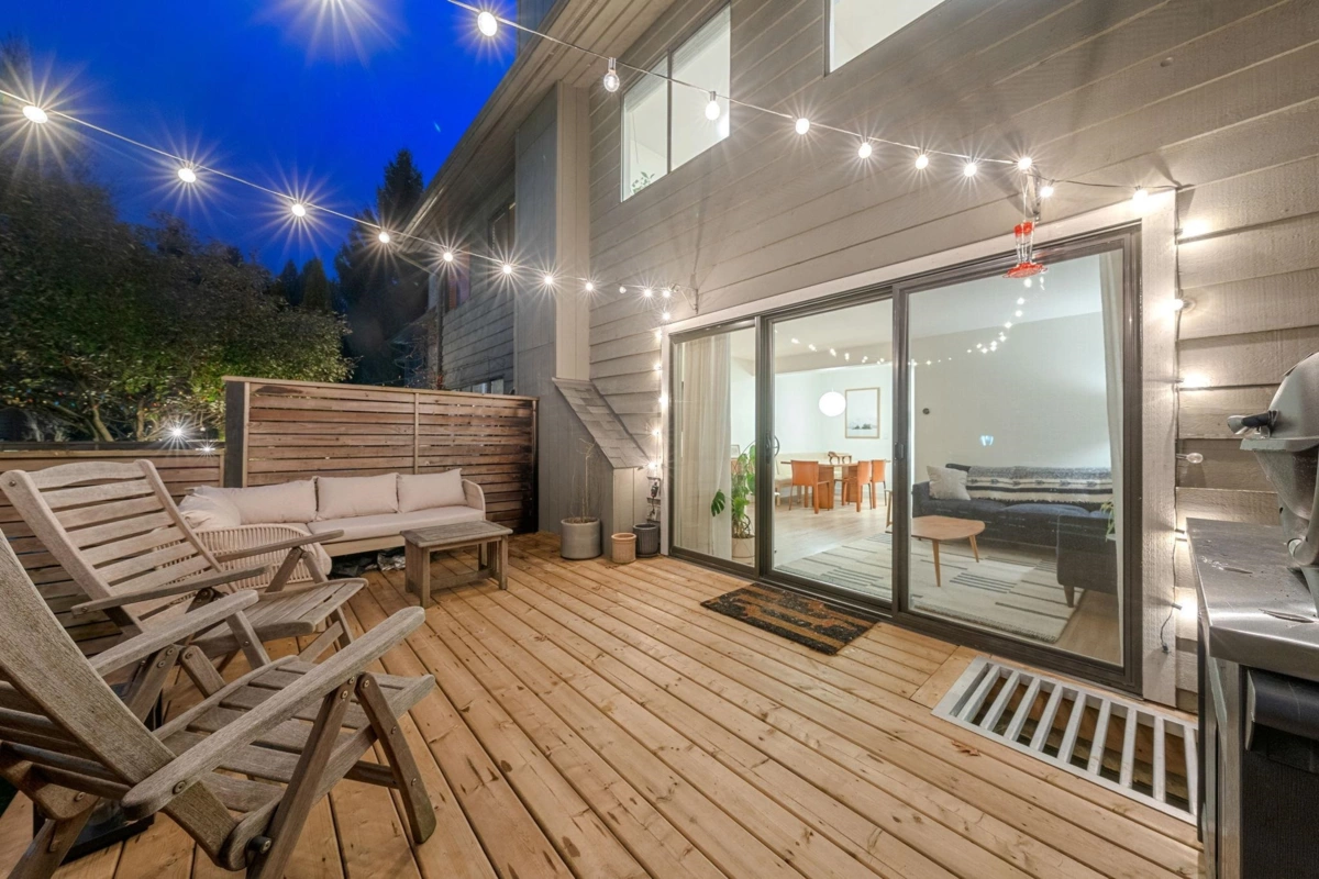 Front Yard Photo of 34 1910 Cedar Village Crescent, North Vancouver, BC